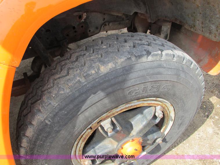 image for item I3760 1985 Chevrolet Kodiak C70 truck cab and chassis
