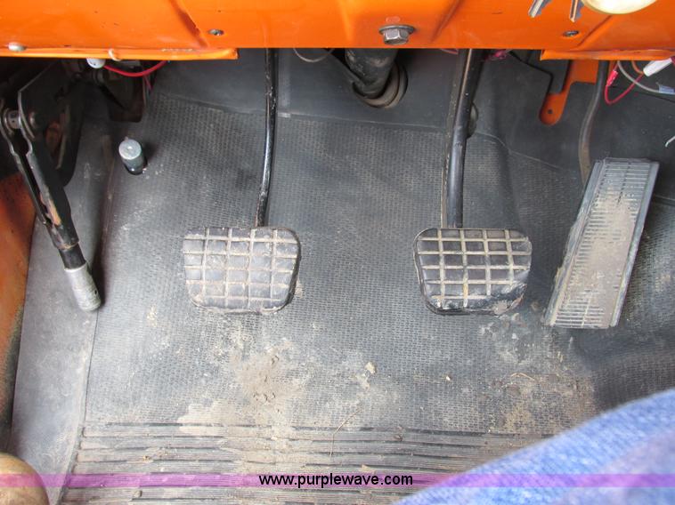 image for item I3760 1985 Chevrolet Kodiak C70 truck cab and chassis
