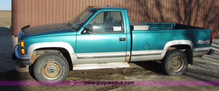 image for item I6522 1993 Chevrolet Silverado 2500 pickup truck