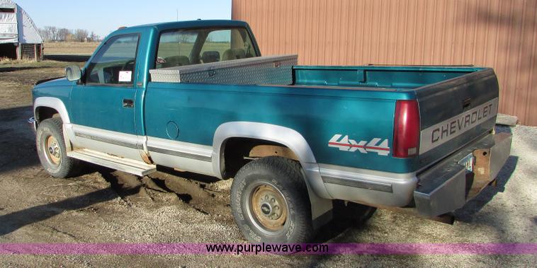 image for item I6522 1993 Chevrolet Silverado 2500 pickup truck