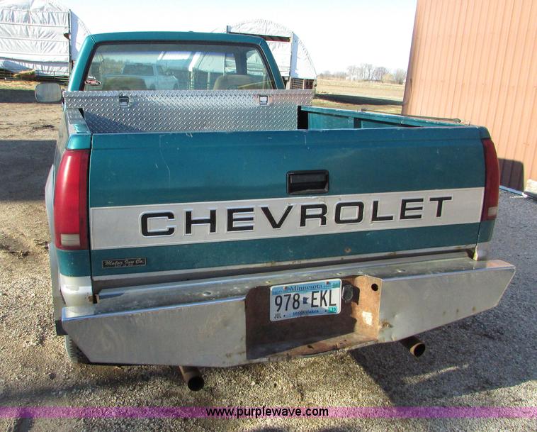 image for item I6522 1993 Chevrolet Silverado 2500 pickup truck