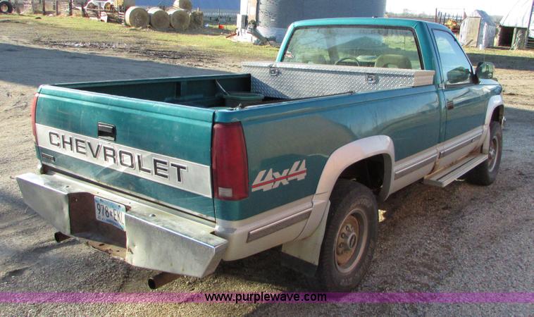 image for item I6522 1993 Chevrolet Silverado 2500 pickup truck