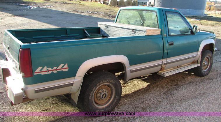 image for item I6522 1993 Chevrolet Silverado 2500 pickup truck