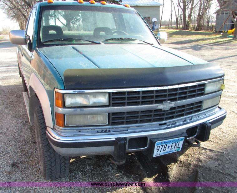 image for item I6522 1993 Chevrolet Silverado 2500 pickup truck