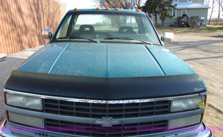 image for item I6522 1993 Chevrolet Silverado 2500 pickup truck