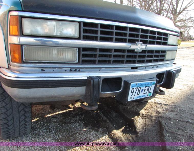 image for item I6522 1993 Chevrolet Silverado 2500 pickup truck