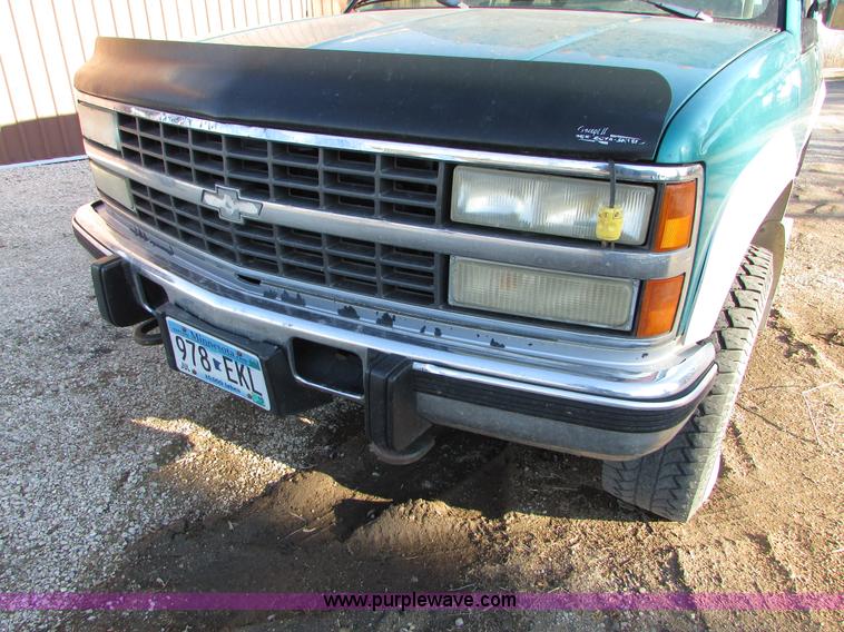 image for item I6522 1993 Chevrolet Silverado 2500 pickup truck