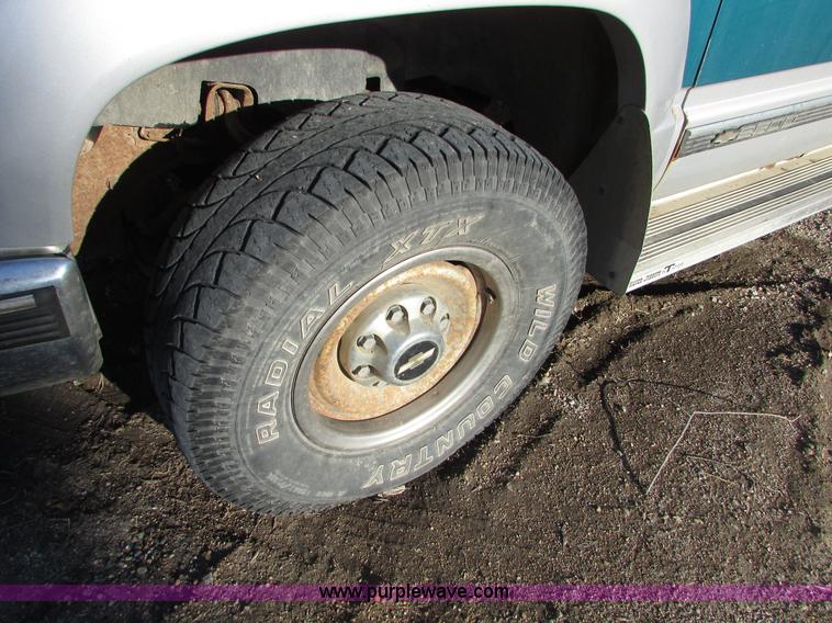 image for item I6522 1993 Chevrolet Silverado 2500 pickup truck