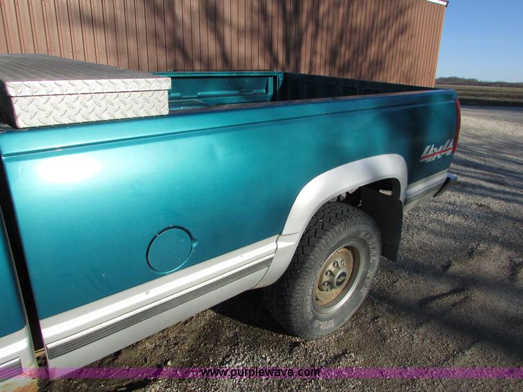 image for item I6522 1993 Chevrolet Silverado 2500 pickup truck