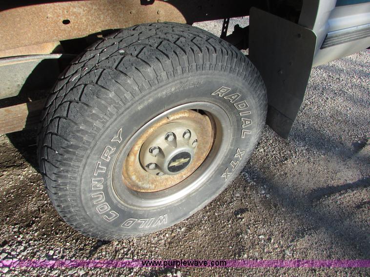 image for item I6522 1993 Chevrolet Silverado 2500 pickup truck