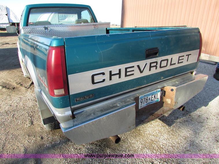 image for item I6522 1993 Chevrolet Silverado 2500 pickup truck