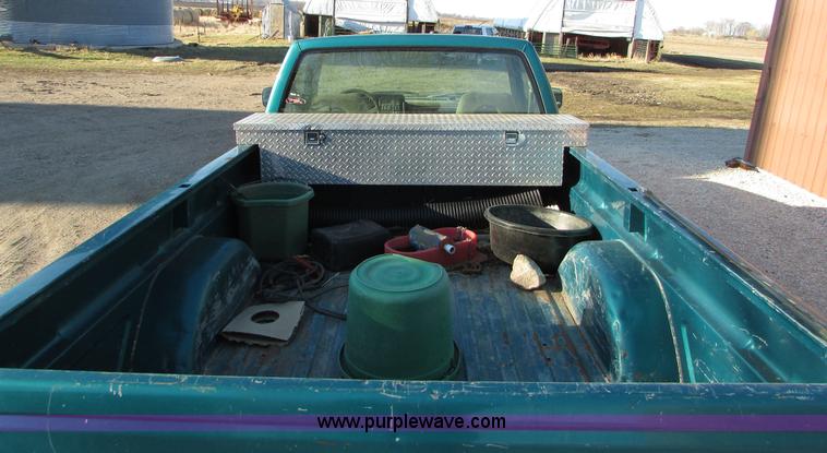 image for item I6522 1993 Chevrolet Silverado 2500 pickup truck