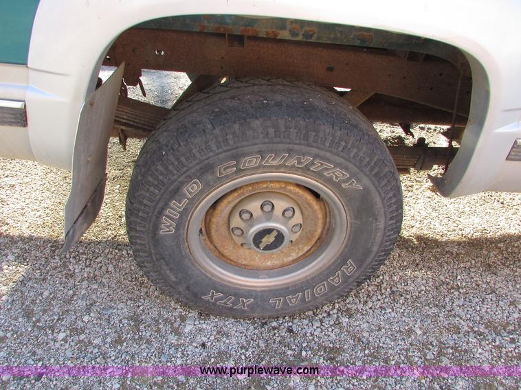 image for item I6522 1993 Chevrolet Silverado 2500 pickup truck
