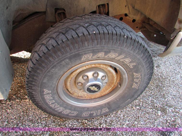 image for item I6522 1993 Chevrolet Silverado 2500 pickup truck