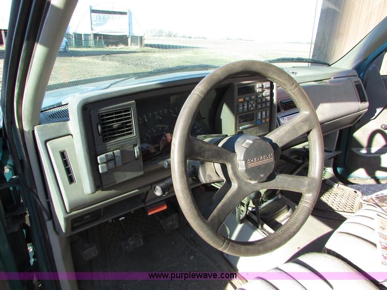 image for item I6522 1993 Chevrolet Silverado 2500 pickup truck