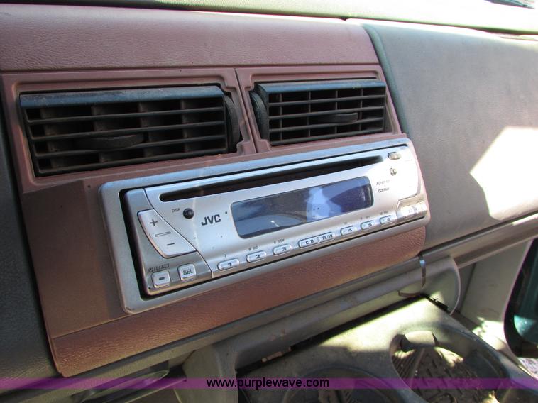 image for item I6522 1993 Chevrolet Silverado 2500 pickup truck