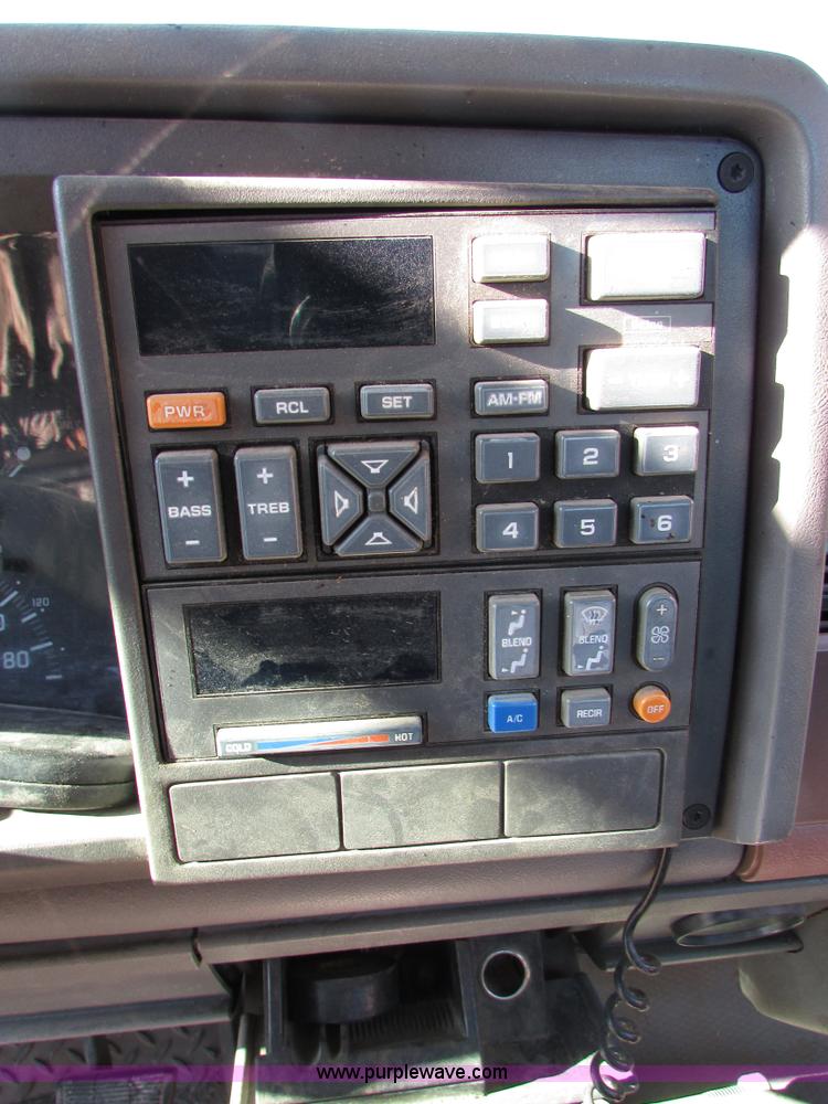 image for item I6522 1993 Chevrolet Silverado 2500 pickup truck