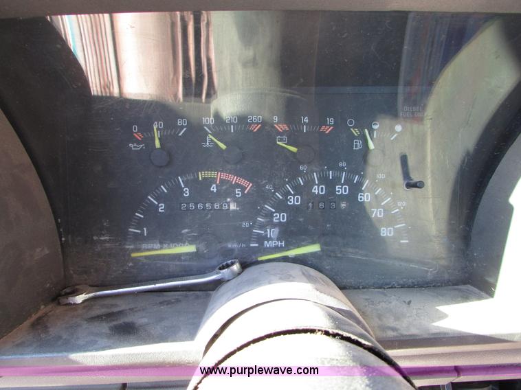 image for item I6522 1993 Chevrolet Silverado 2500 pickup truck