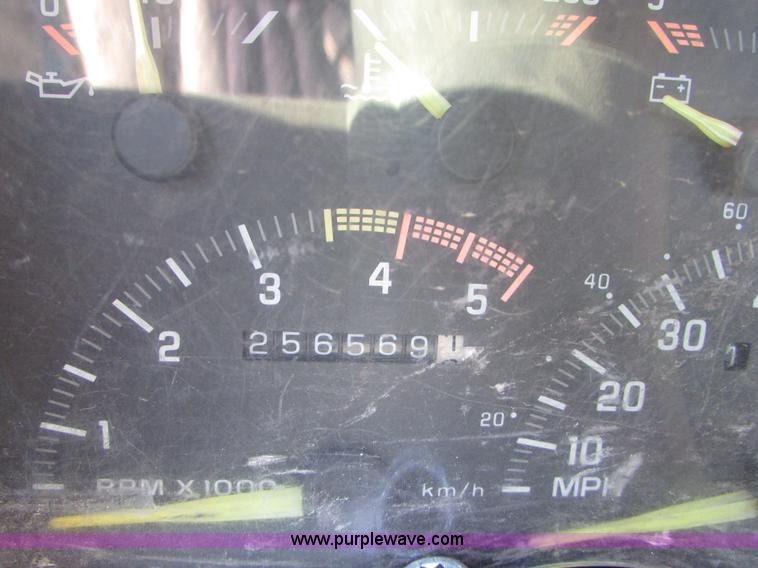 image for item I6522 1993 Chevrolet Silverado 2500 pickup truck