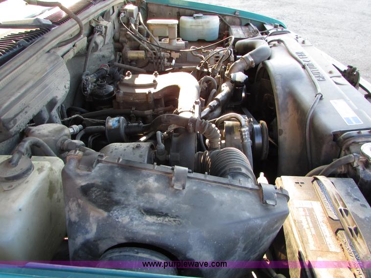 image for item I6522 1993 Chevrolet Silverado 2500 pickup truck