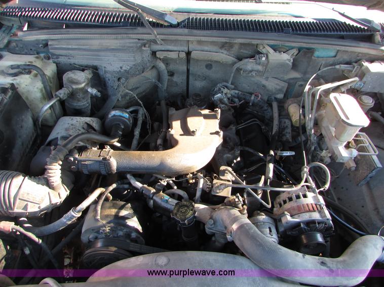 image for item I6522 1993 Chevrolet Silverado 2500 pickup truck