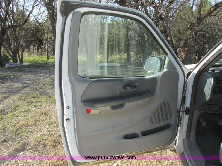 image for item J6705 2001 Ford F150 SuperCab pickup truck