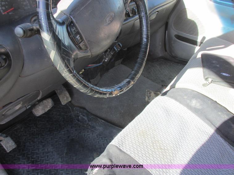 image for item J6705 2001 Ford F150 SuperCab pickup truck