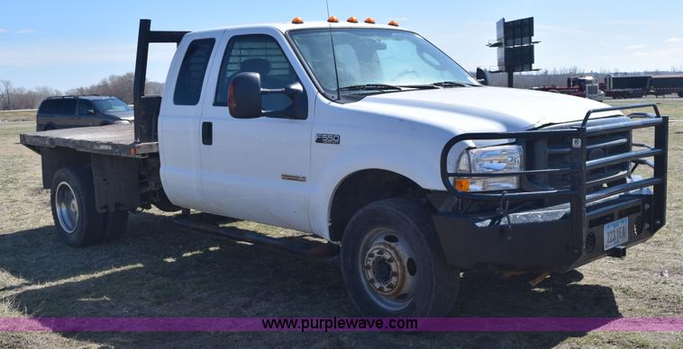 image for item K2446 2004 Ford F550 SuperCab flatbed truck