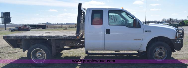 image for item K2446 2004 Ford F550 SuperCab flatbed truck