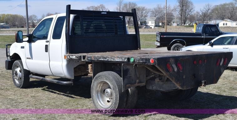 image for item K2446 2004 Ford F550 SuperCab flatbed truck
