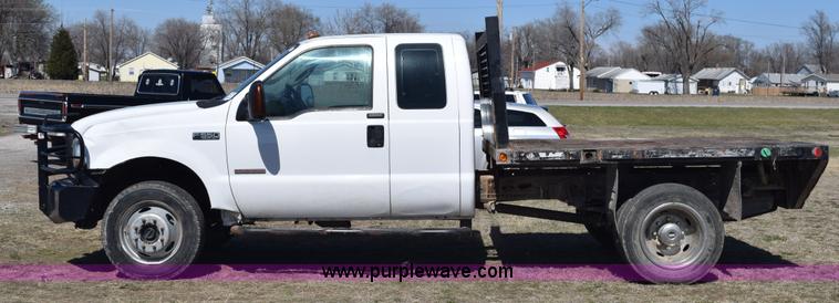 image for item K2446 2004 Ford F550 SuperCab flatbed truck