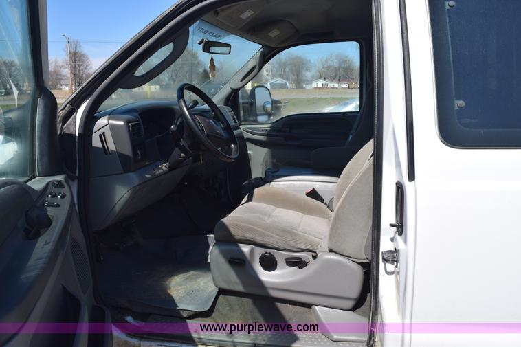 image for item K2446 2004 Ford F550 SuperCab flatbed truck