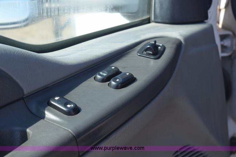 image for item K2446 2004 Ford F550 SuperCab flatbed truck