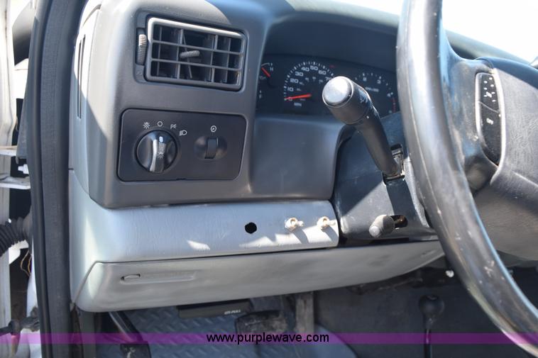 image for item K2446 2004 Ford F550 SuperCab flatbed truck