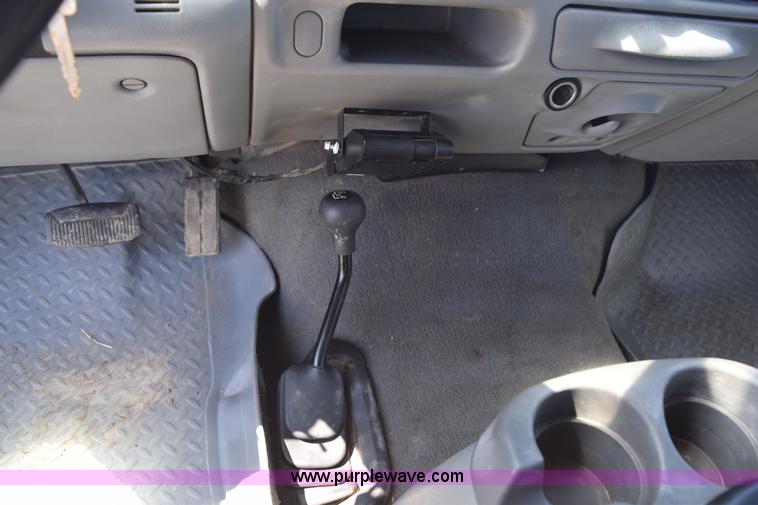 image for item K2446 2004 Ford F550 SuperCab flatbed truck