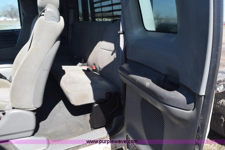 image for item K2446 2004 Ford F550 SuperCab flatbed truck