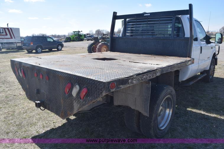 image for item K2446 2004 Ford F550 SuperCab flatbed truck