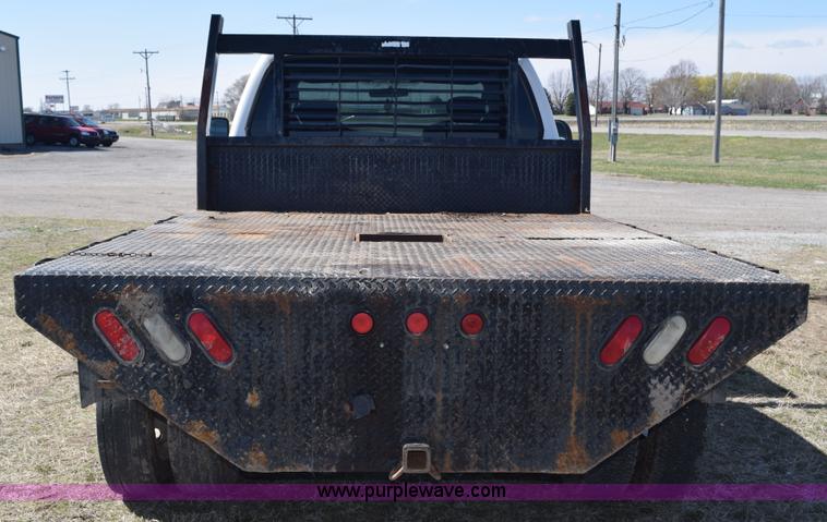 image for item K2446 2004 Ford F550 SuperCab flatbed truck