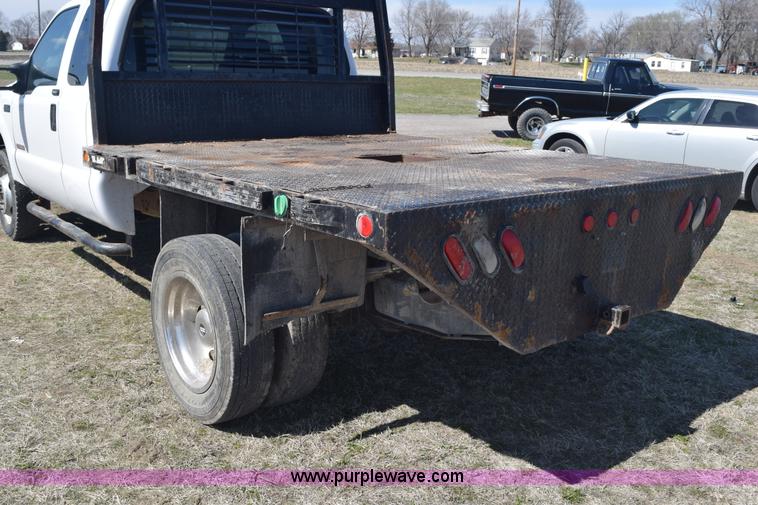 image for item K2446 2004 Ford F550 SuperCab flatbed truck