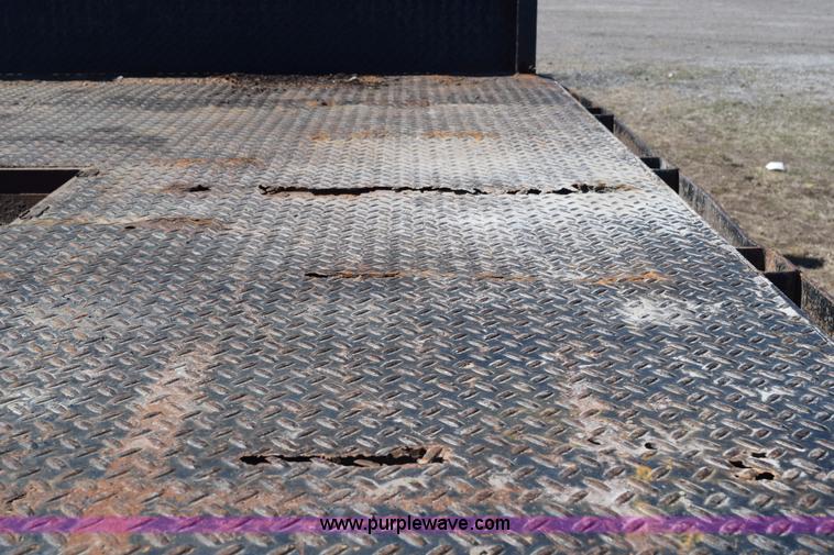 image for item K2446 2004 Ford F550 SuperCab flatbed truck