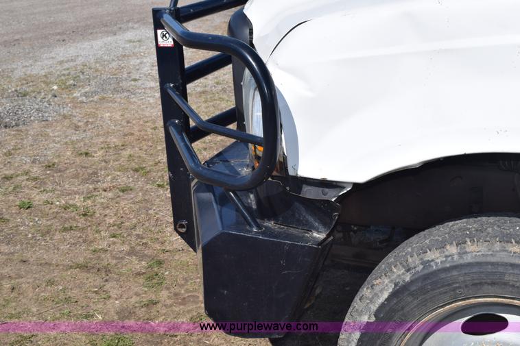 image for item K2446 2004 Ford F550 SuperCab flatbed truck