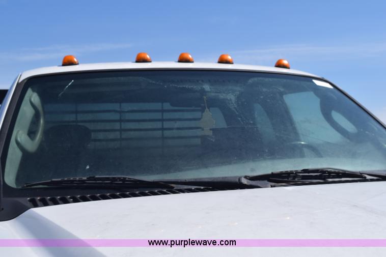 image for item K2446 2004 Ford F550 SuperCab flatbed truck