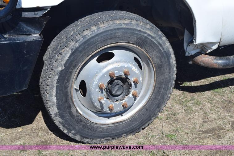 image for item K2446 2004 Ford F550 SuperCab flatbed truck