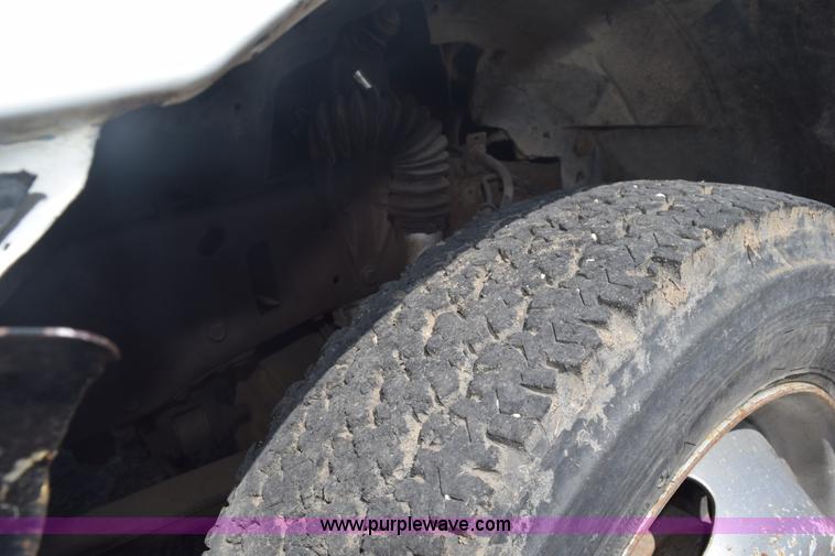 image for item K2446 2004 Ford F550 SuperCab flatbed truck