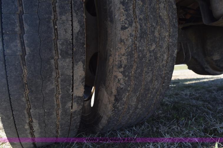 image for item K2446 2004 Ford F550 SuperCab flatbed truck