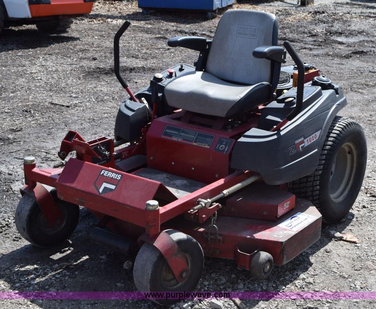 image for item K2467 Ferris Z1000 riding lawn mower