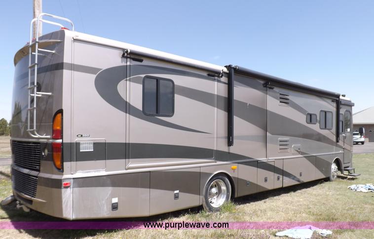 image for item K3829 2004 Freightliner XC Fleetwood RV