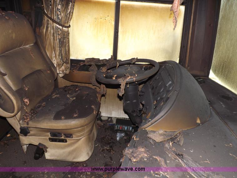 image for item K3829 2004 Freightliner XC Fleetwood RV