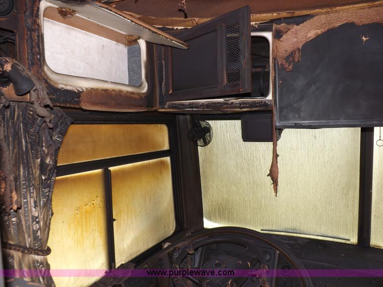 image for item K3829 2004 Freightliner XC Fleetwood RV