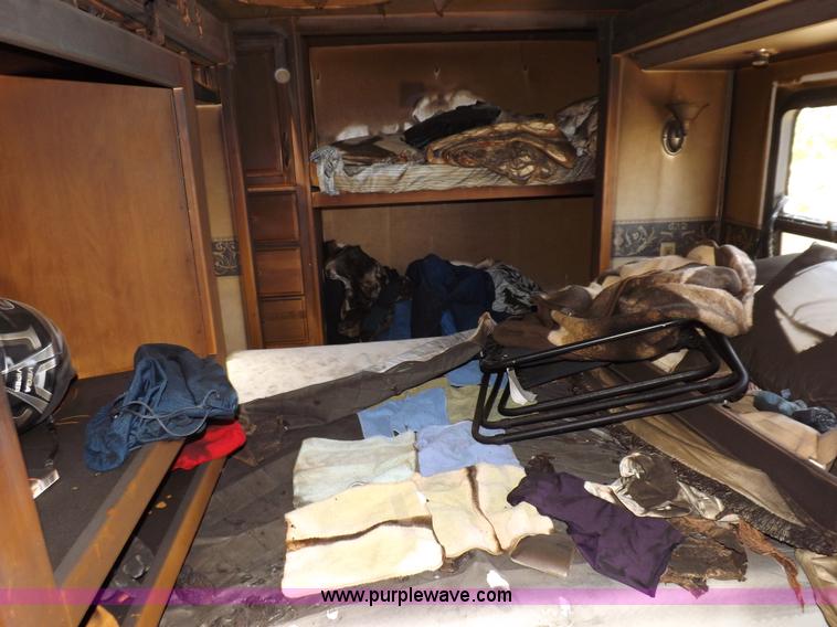 image for item K3829 2004 Freightliner XC Fleetwood RV